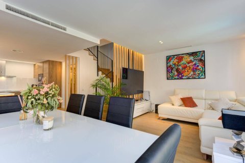 4 dormitorios House en Castelldefels, Spain No. 25841 4