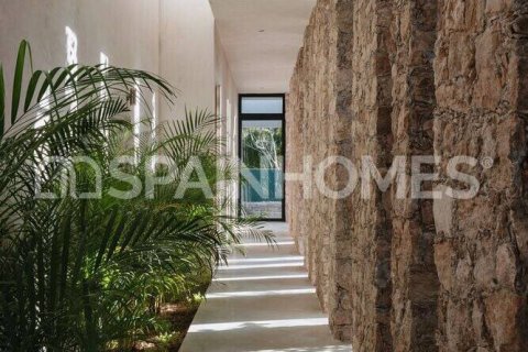 5 bedrooms Villa in Yecla, Spain No. 25895 9