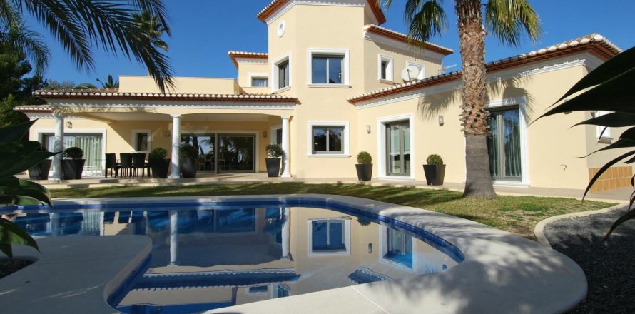 4 bedrooms Villa in Benissa, Spain No. 26126