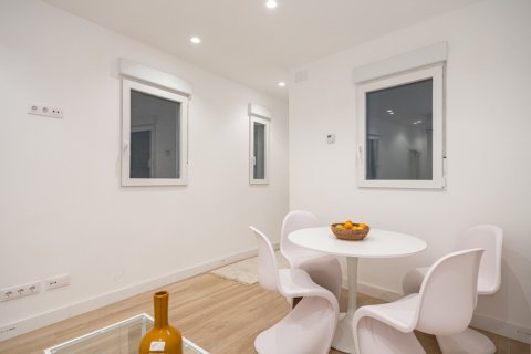 2 dormitorios Apartment en Madrid, Spain No. 26980 6