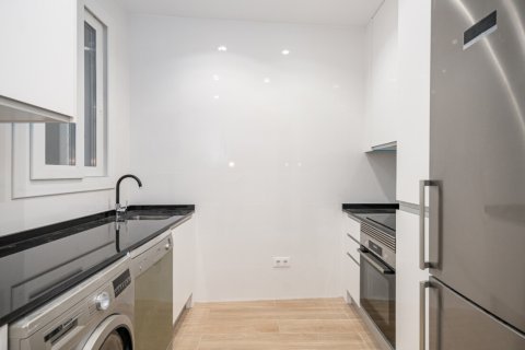 2 dormitorios Apartment en Madrid, Spain No. 26980 3