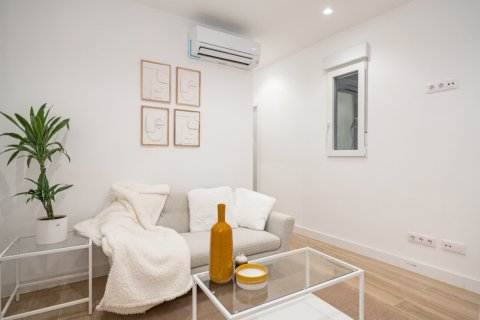 2 dormitorios Apartment en Madrid, Spain No. 26980 5