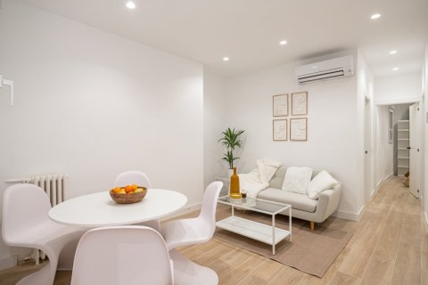 2 dormitorios Apartment en Madrid, Spain No. 26980 1