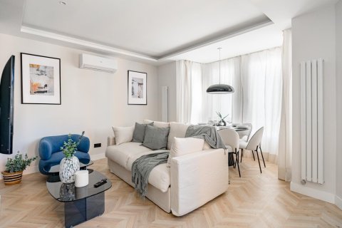 3 bedrooms Apartment in Madrid, Spain No. 26856 8