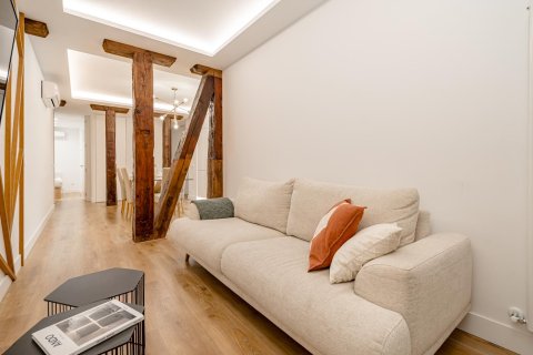 3 bedrooms Apartment in Madrid, Spain No. 26858 2