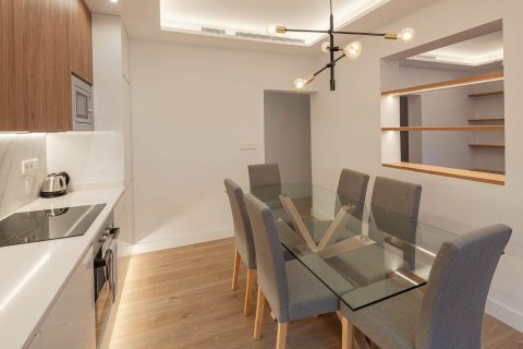 2 dormitorios Apartment en Madrid, Spain No. 26857 4