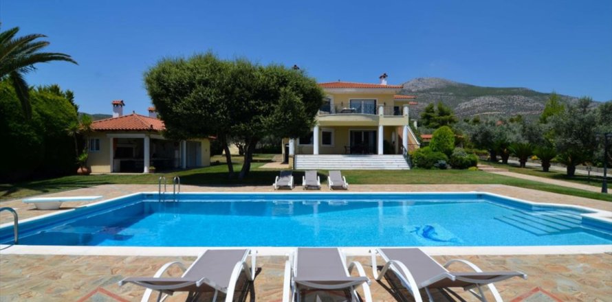 8 bedrooms Villa in Central Greece, Greece No. 49993