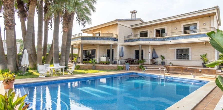 7 bedrooms Villa in Alicante, Spain No. 27787