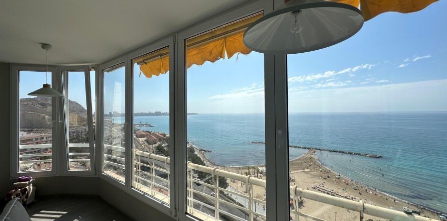 3 dormitorios Apartment en Alicante, Spain No. 27733