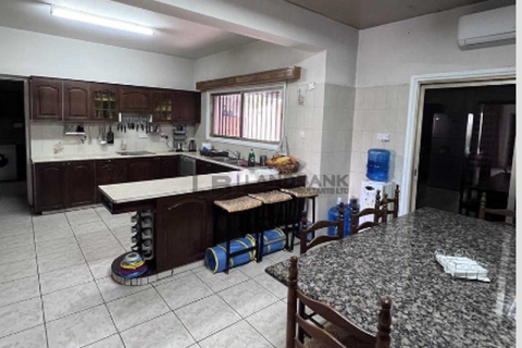 4 dormitorios House en Strovolos, Cyprus No. 63246 3