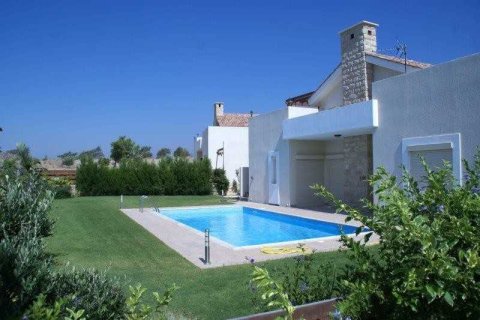 3 bedrooms Villa in Monagroulli, Cyprus No. 44527 1