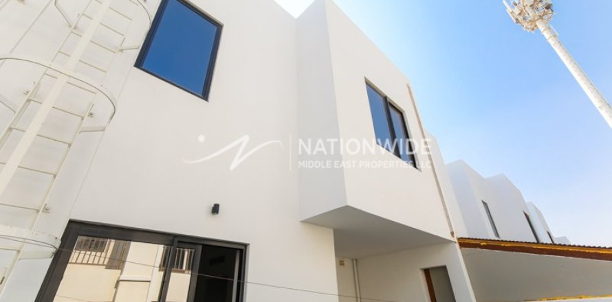 2 bedrooms Townhouse in Al Ghadeer, UAE No. 4439