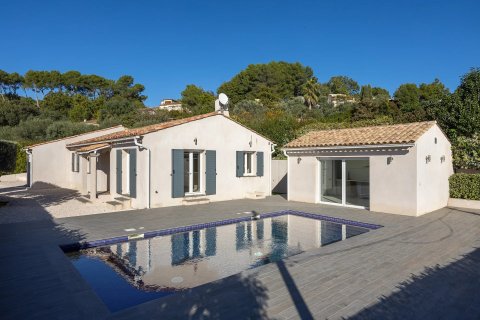 5 bedrooms Villa in Var, France No. 72062 1