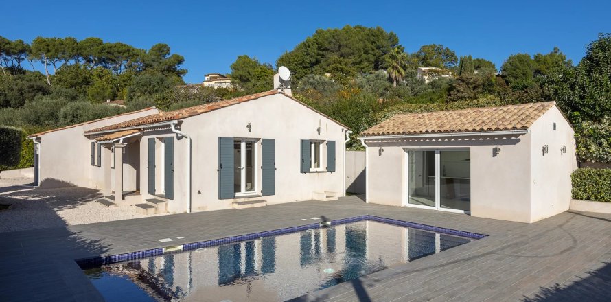 5 bedrooms Villa in Var, France No. 72062