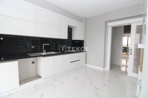 4+1 Apartment in Ankara, Turkey No. 13315 13