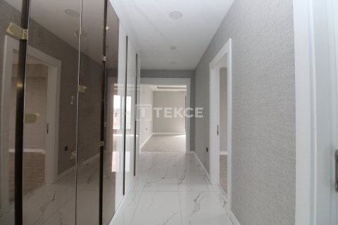 4+1 Apartment en Ankara, Turkey No. 13315 2