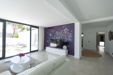 4 bedrooms Villa in Marbella, Spain No. 27403 10