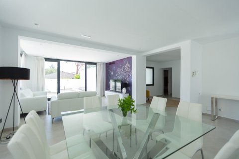 4 bedrooms Villa in Marbella, Spain No. 27403 13