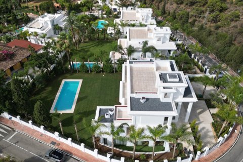 6 dormitorios Villa en Marbella, Spain No. 27400 10