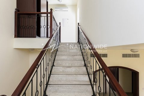 4 bedrooms Villa in Abu Dhabi Gate City, UAE No. 3682 8