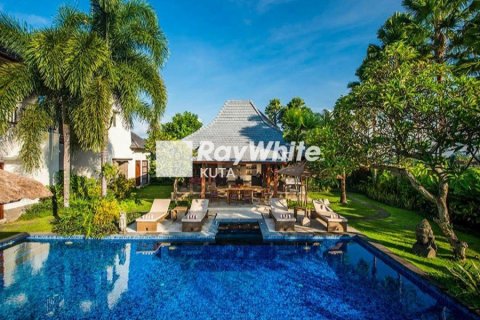 3 bedrooms Villa in Kerambitan, Indonesia No. 23102 16