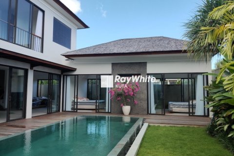 3 bedrooms Villa in Jimbaran, Indonesia No. 23057 3