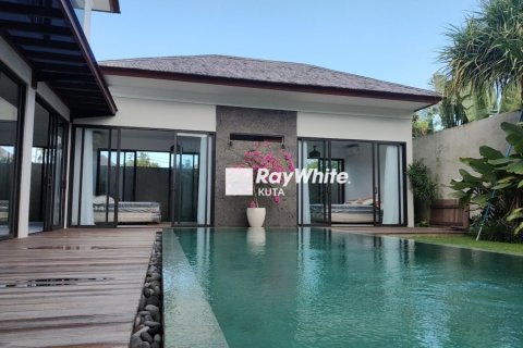 3 bedrooms Villa in Jimbaran, Indonesia No. 23057 4