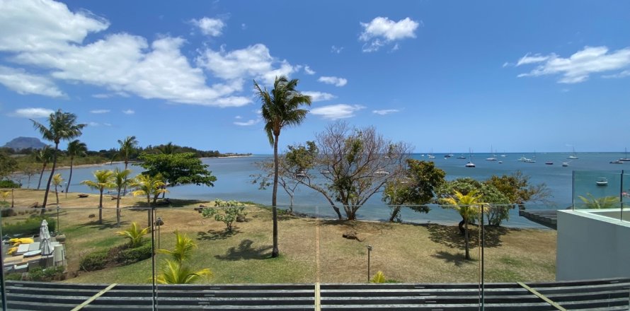 4 bedrooms Apartment in Riviere Noire, Mauritius No. 60850