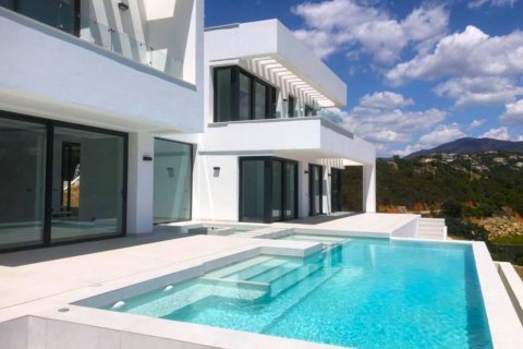 5 bedrooms Villa in Benahavis, Spain No. 27413 2