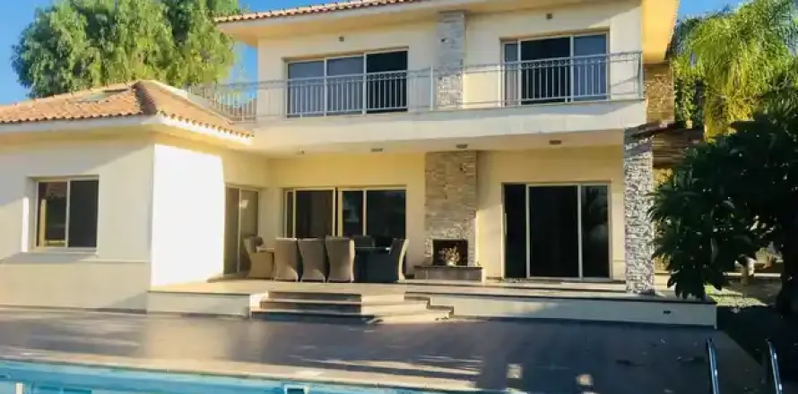 4 bedrooms House in Paramali, Cyprus No. 29515