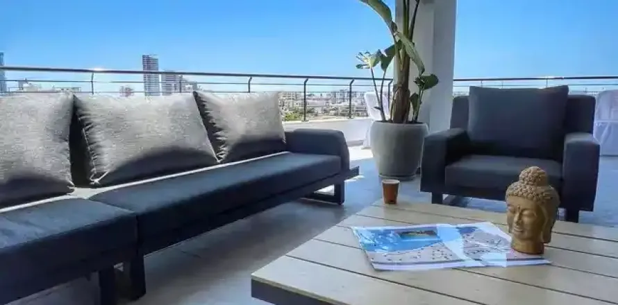 3 bedrooms Penthouse in Limassol, Cyprus No. 40767