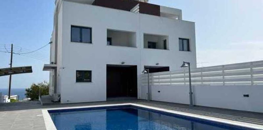 4 bedrooms Villa in Agios Tychonas, Cyprus No. 29156