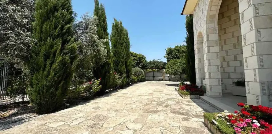 5 dormitorios Villa en Germasogeia, Cyprus No. 39932