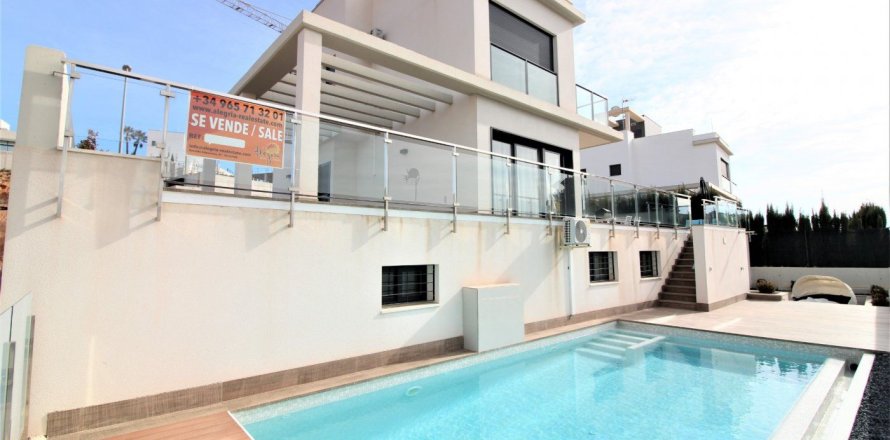 8 bedrooms Villa in La Zenia, Spain No. 25098