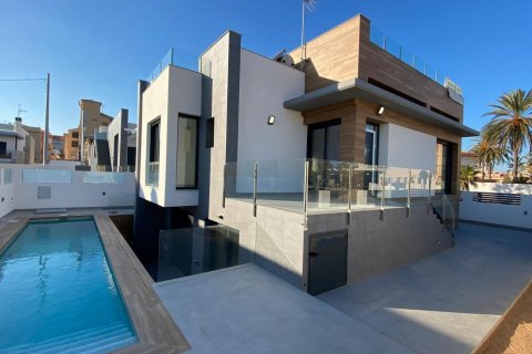 4 bedrooms Villa in Torrevieja, Spain No. 25099 1