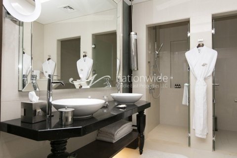 3 bedrooms Apartment in Abu Dhabi, UAE No. 3319 10