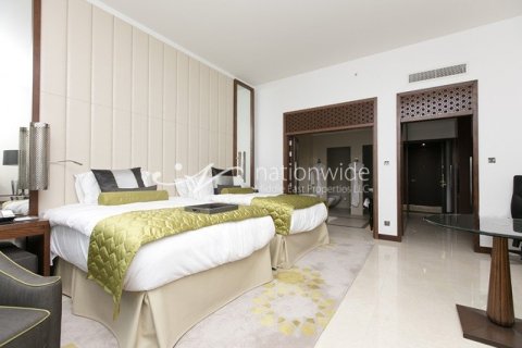 3 bedrooms Apartment in Abu Dhabi, UAE No. 3319 8