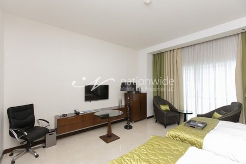 3 bedrooms Apartment in Abu Dhabi, UAE No. 3319 4