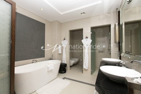 3 bedrooms Apartment in Abu Dhabi, UAE No. 3319 11