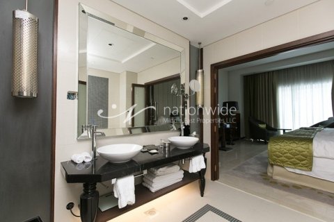 3 bedrooms Apartment in Abu Dhabi, UAE No. 3319 6