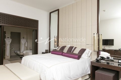 3 bedrooms Apartment in Abu Dhabi, UAE No. 3319 12