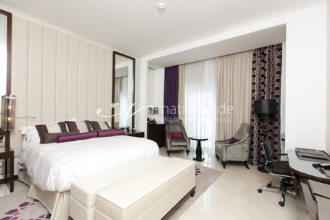 3 bedrooms Apartment in Abu Dhabi, UAE No. 3319 17