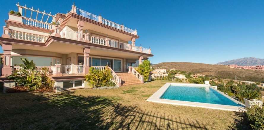 8 bedrooms House in Benahavis, Spain No. 25224