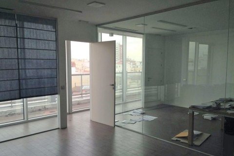 Коммерческая недвижимость 1500м² в Валенсия, Испания №25296 3