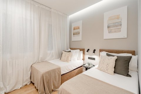 2 bedrooms Apartment in Madrid, Spain No. 27524 7