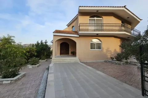 6 bedrooms Villa in Asgata, Cyprus No. 63295 1