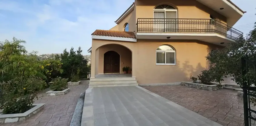 6 bedrooms Villa in Asgata, Cyprus No. 63295