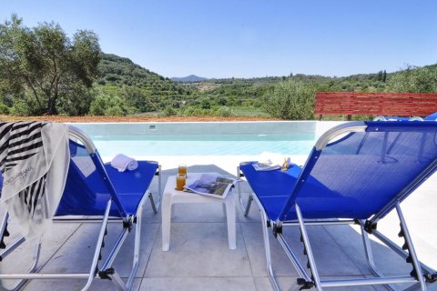 5 bedrooms Villa in Corfu, Greece No. 58875 3