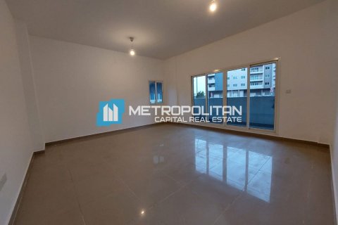 3 dormitorios Apartment en Al Reef, UAE No. 4646 1