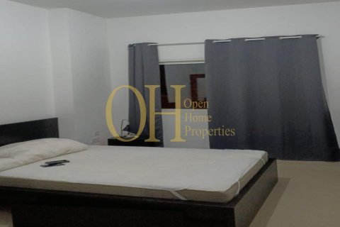 3 dormitorios Apartment en Al Reef, UAE No. 9054 2